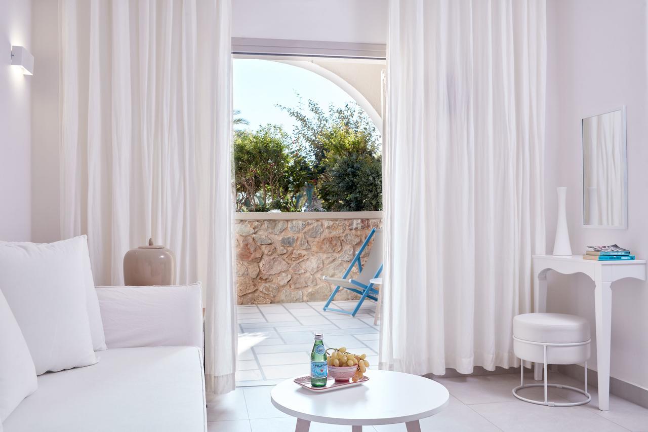 Santo Miramare Beach Resort Períssa Extérieur photo